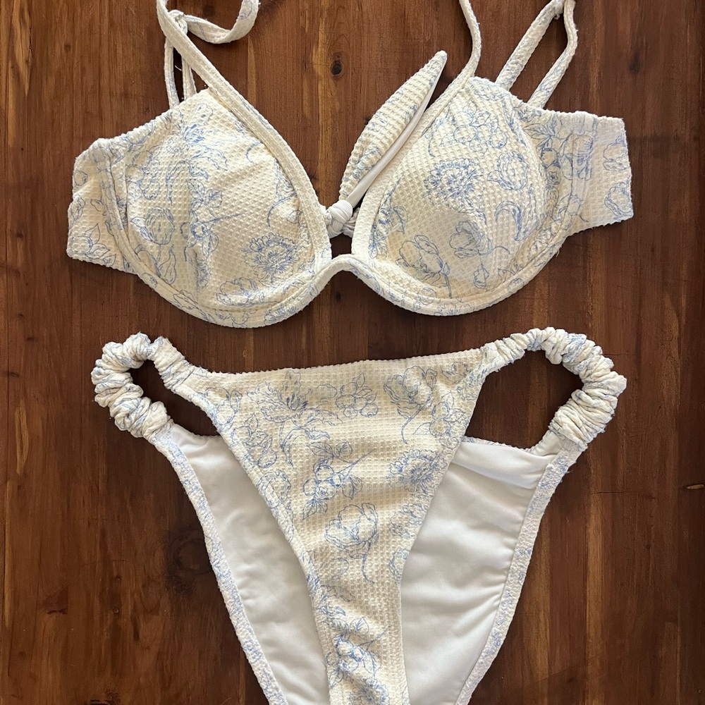Dippin Daisy’s White & Blue Floral Bikini Set